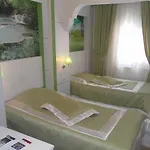 Hotel La White 2*