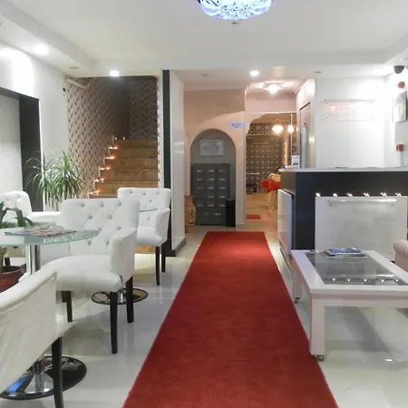 La White Hotel 2*