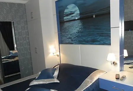 La White Hotel 2*